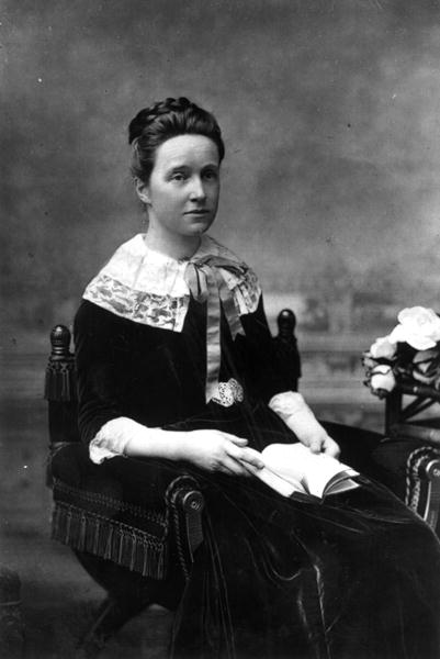 Dame Millicent Fawcett, c.1880 (b/w photo)  od English Photographer