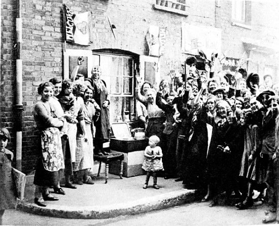 Jubilee Decoration in the East End, May 12th 1935 od English Photographer