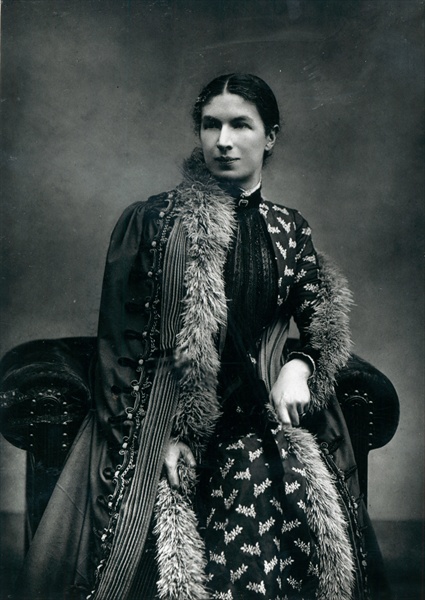 Mrs Humphry Ward, 1881 (b/w photo)  od English Photographer