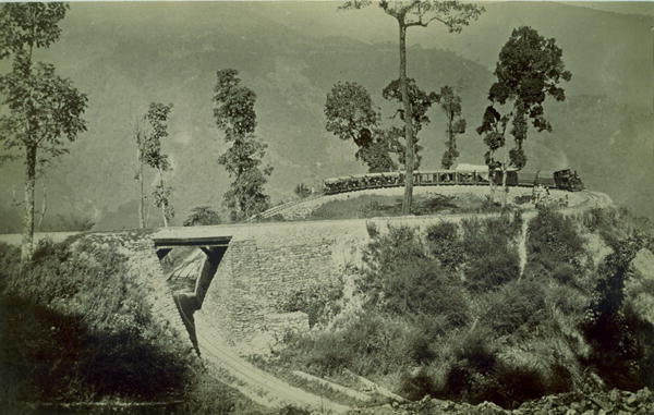The loop at ''Agony Point'' at Tindharia on the Darjeeling Himalayan Railway, 1880s (albumen print)  od English Photographer