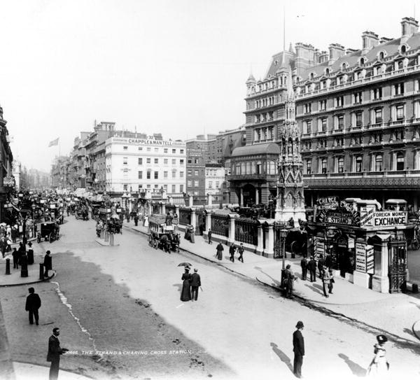 The Strand and Charing Cross Station, London, c.1890 (b/w photo)  od English Photographer