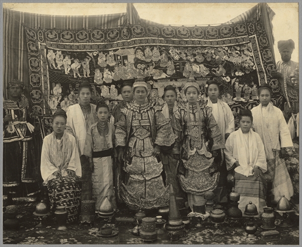 Theatre company, Burma, c.1910 (b/w photo)  od English Photographer