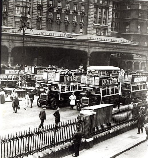 Victoria Station, 1920s od English Photographer