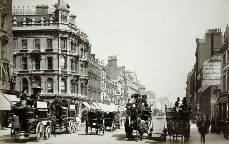 View down Oxford Street, London (b/w photo)  od English Photographer
