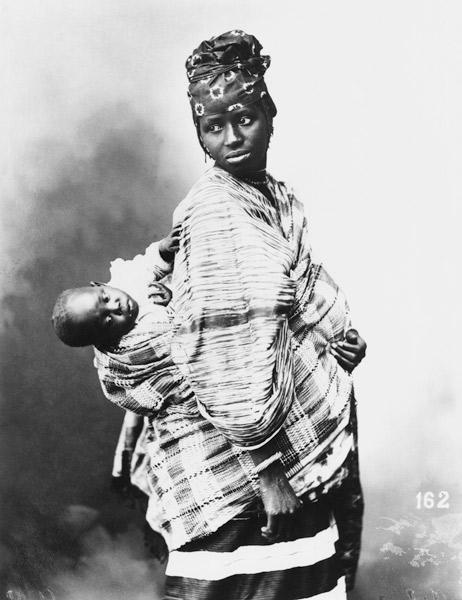 Senegalese Mother and Child, c.1900 (b/w photo)  od French Photographer