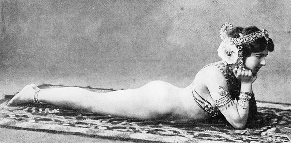 Mata Hari, c.1905 (b/w photo)  od French Photographer