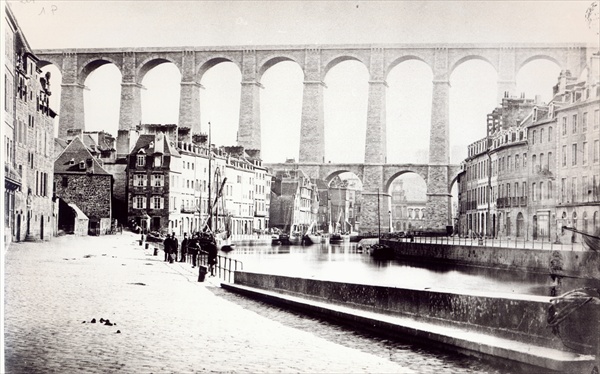 The Viaduct at Morlaix, c.1880 (b/w photo)  od French Photographer