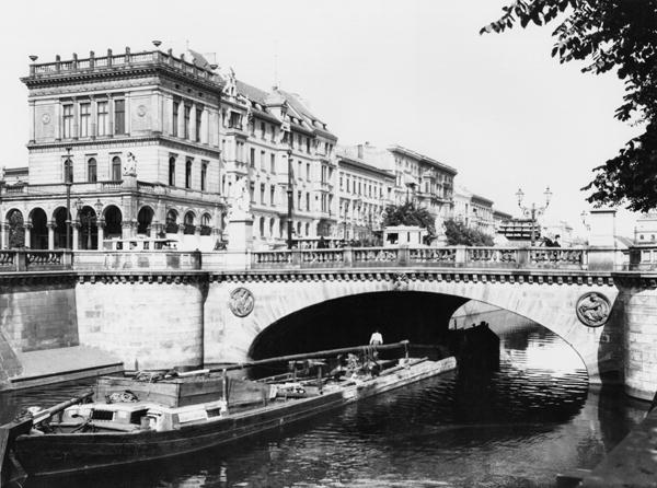 The Belle-Alliance Bridge, Berlin, c.1910 (b/w photo)  od Jousset
