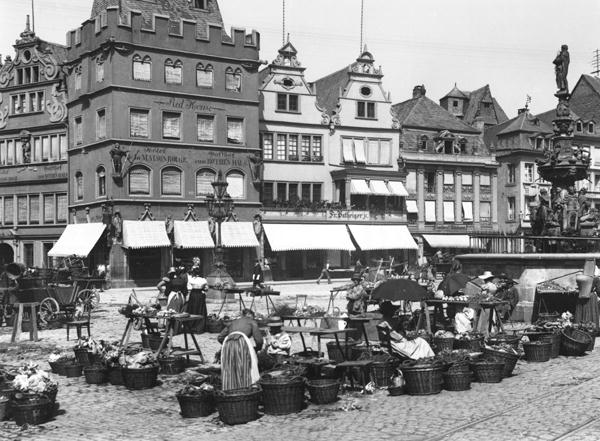 The Market Place at Trier, c.1910 (b/w photo)  od Jousset
