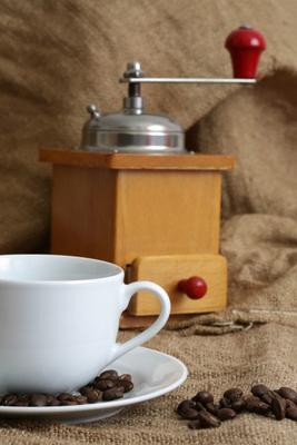 Kaffeetasse mit Kaffeebohnen od Achim Schünemann