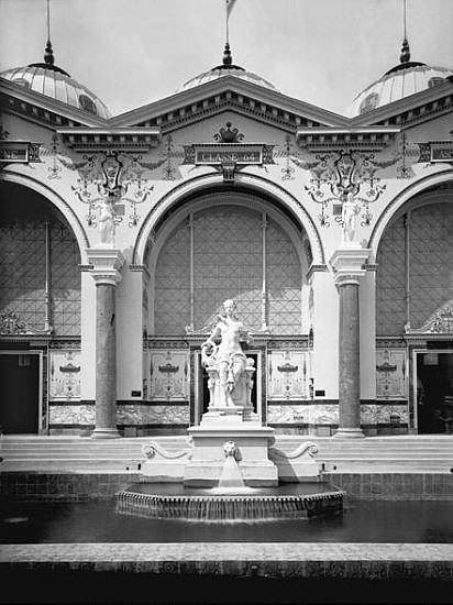 Portico and fountain at the Universal Exhibition, Paris od Adolphe Giraudon