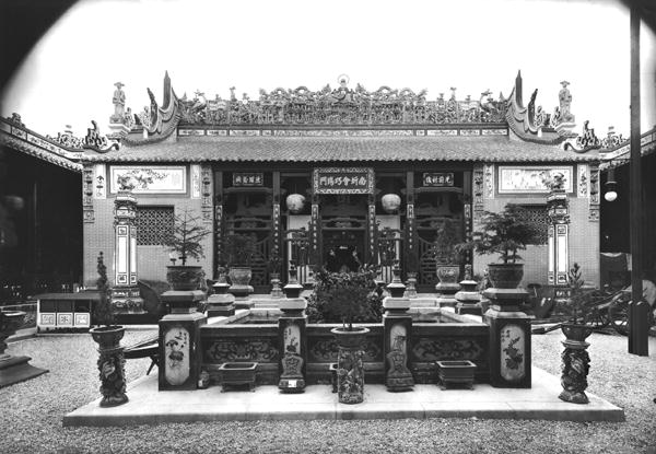 The Chinese Pavilion at the Universal Exhibition of 1889 in Paris (b/w photo)  od Adolphe Giraudon