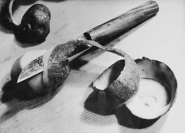 Kartoffel mit Messer od Aenne Biermann