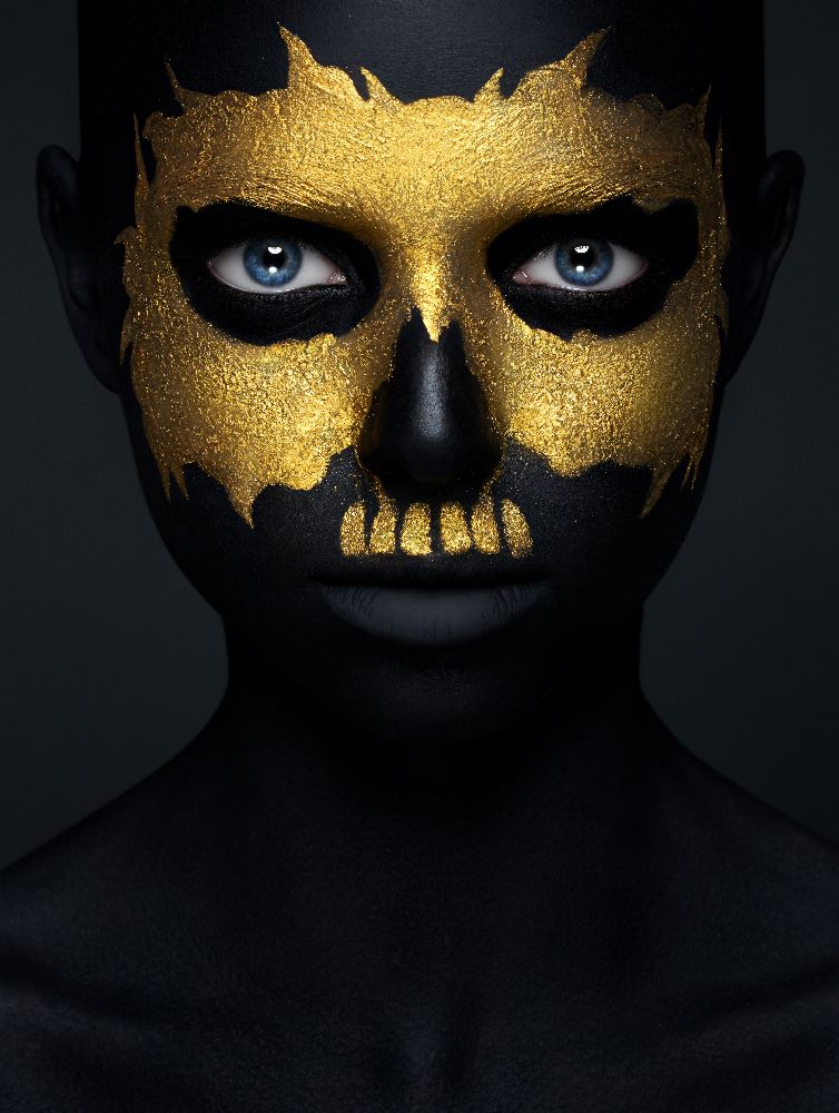 Gold of the Dead. od Alex Malikov