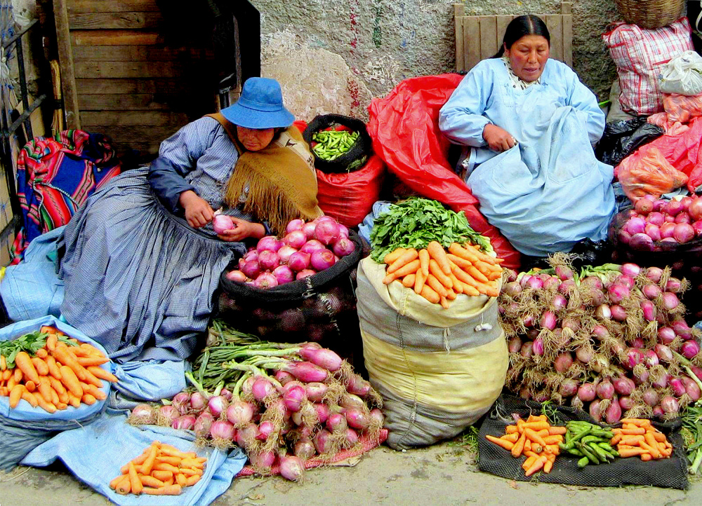 Morning market - Cusco, Peru od Aliza Riza