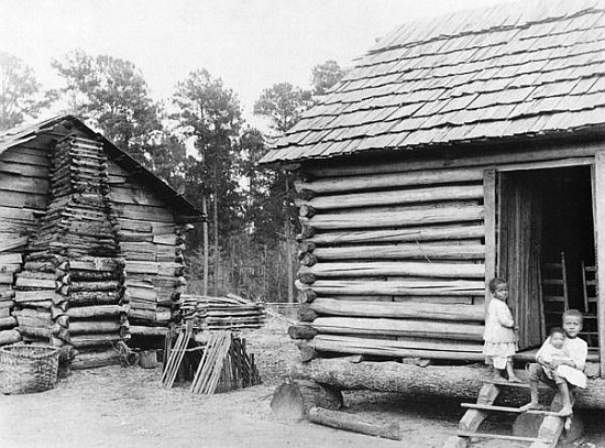 Log cabins in Thomasville, Florida, c.1900 od American Photographer