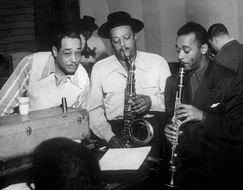 Duke Ellington with Ben Webster and Jimmy Hamilton at Carnegie Hall od American Photographer, (20th century)