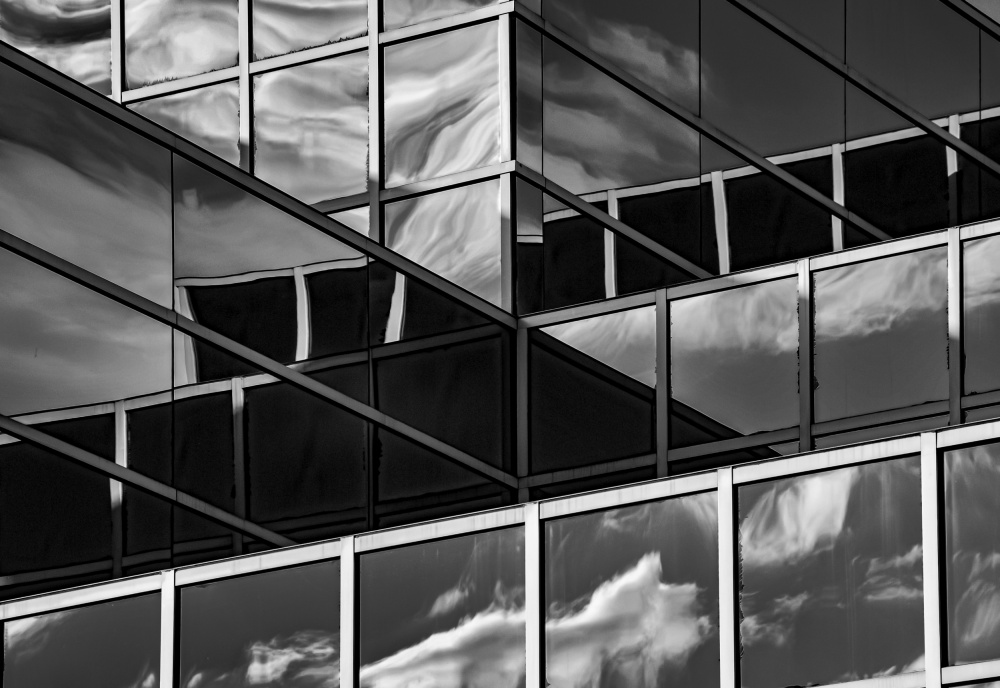 Cloud Reflections, EMU #74BW od Andrew Beavis