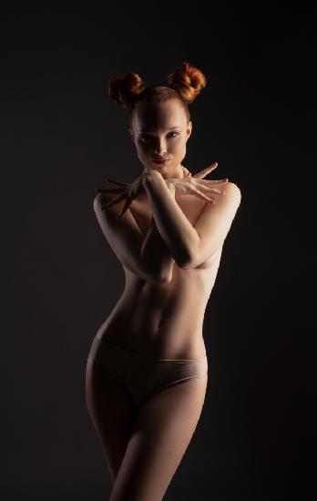 Gorgeous redhead naked lady