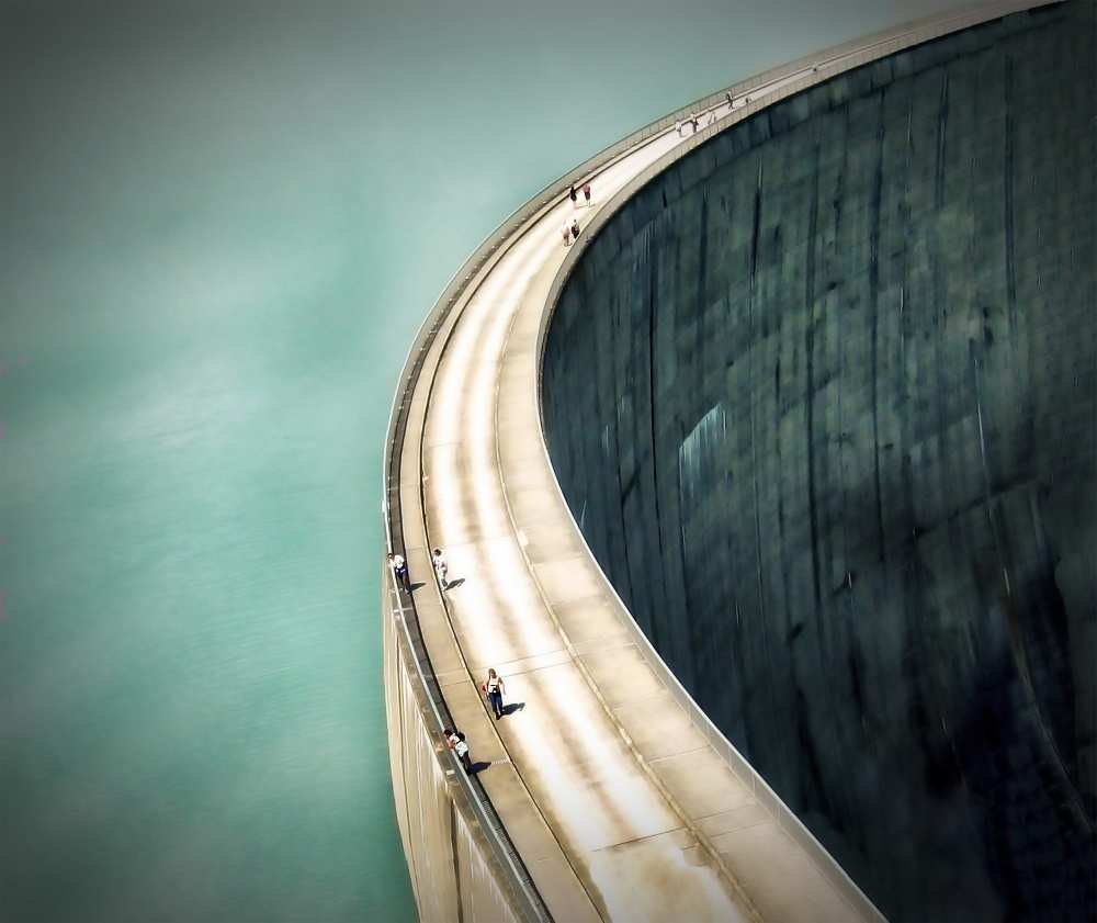 the dam ... od Anna Cseresnjes
