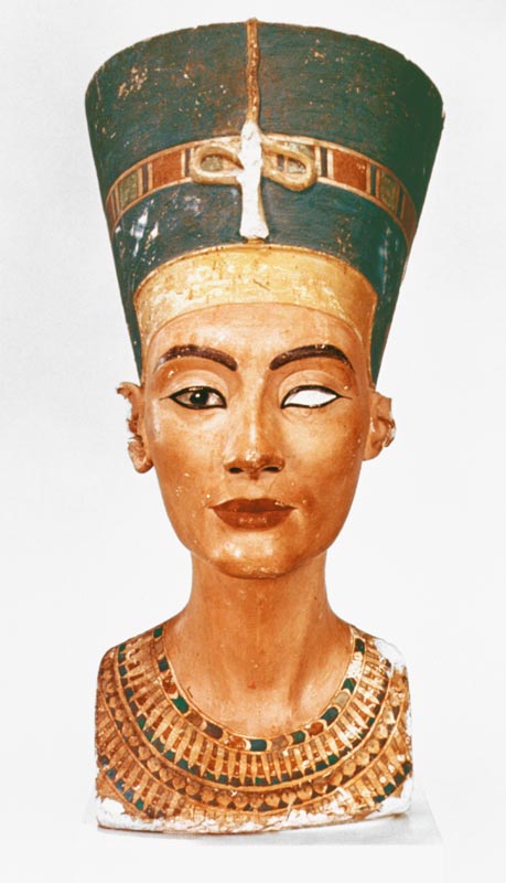 Bust of Queen Nefertiti, front view, from the studio of the sculptor Thutmose at Tell el-Amarna od Anonymous