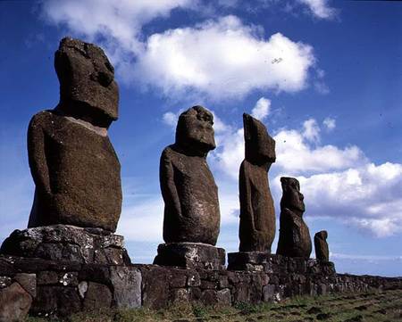 Monolithic Statues on Ahu Vai Uri (photo) od Anonymous