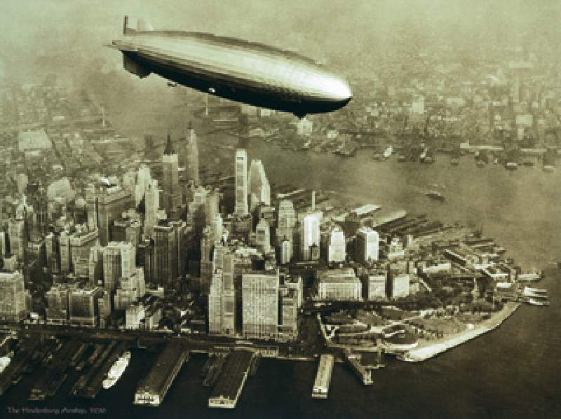The Hindenburg Airship, 1936 od Anonymous