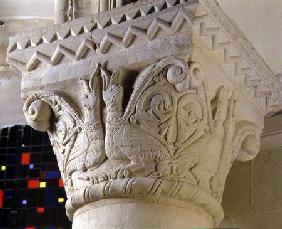 Column capital bearing symmetrically arranged grotesquesfrom the hemicycle choir