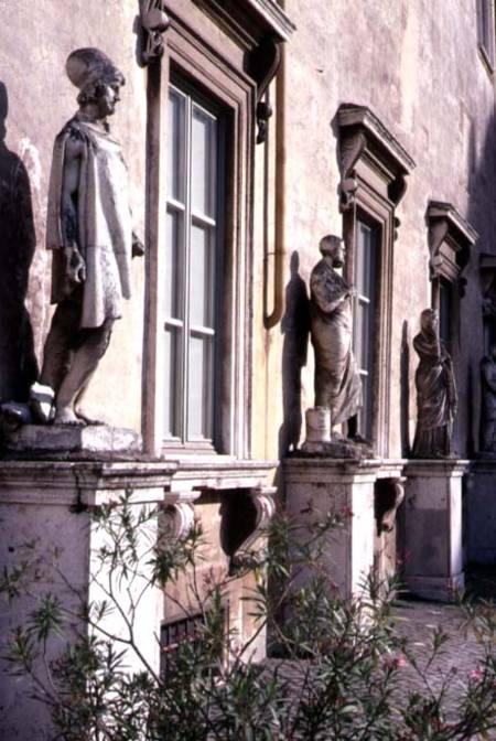 View of the garden detail of antique statues surrounding the piazza od Anonymous