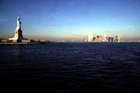 View of the Statue of Liberty and the Southern End of Manhattan Island (photo) od Anonymous