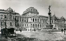 The University of Vienna and the Liebenberg Monument (b/w photo) 