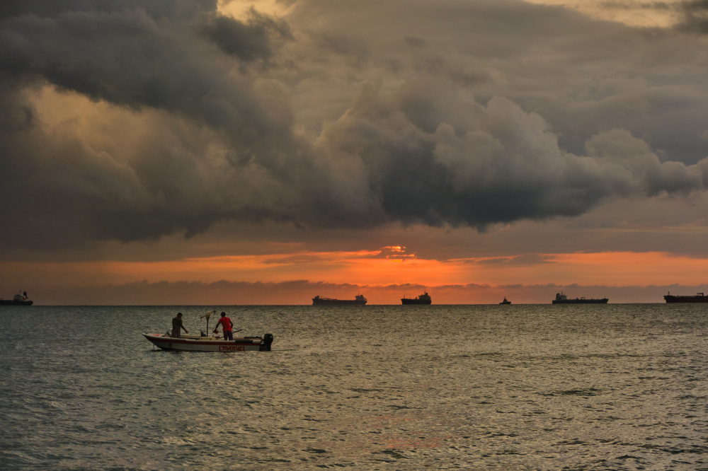 fishermen at sunset od Avital Hershkovitz