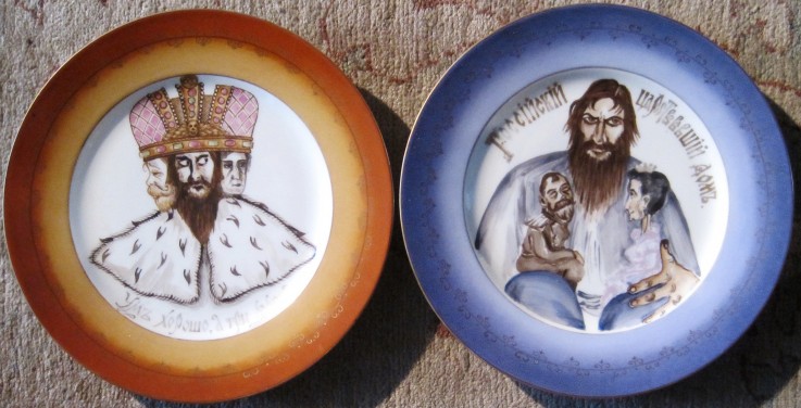 Two plates with with caricatures on Grigory Rasputin and Nicholas II of Russia od Boris Michailowitsch Kustodiew