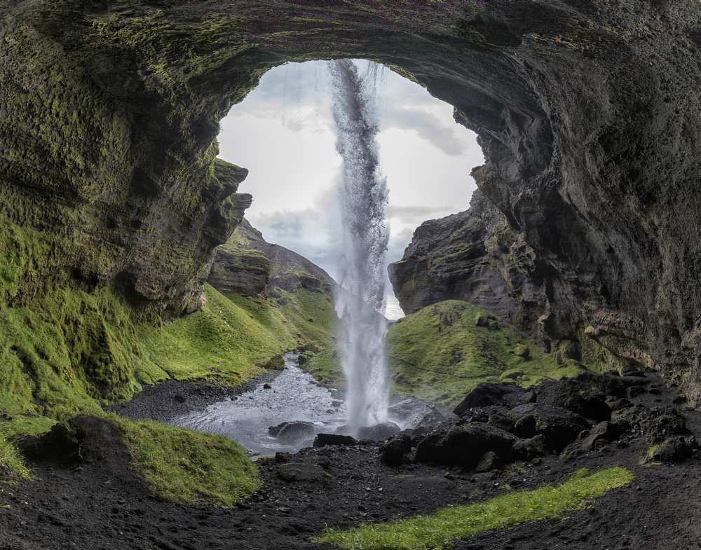 Hidden waterfall od Bragi Kort
