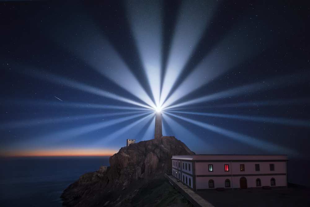 Light the Night od Carlos F. Turienzo