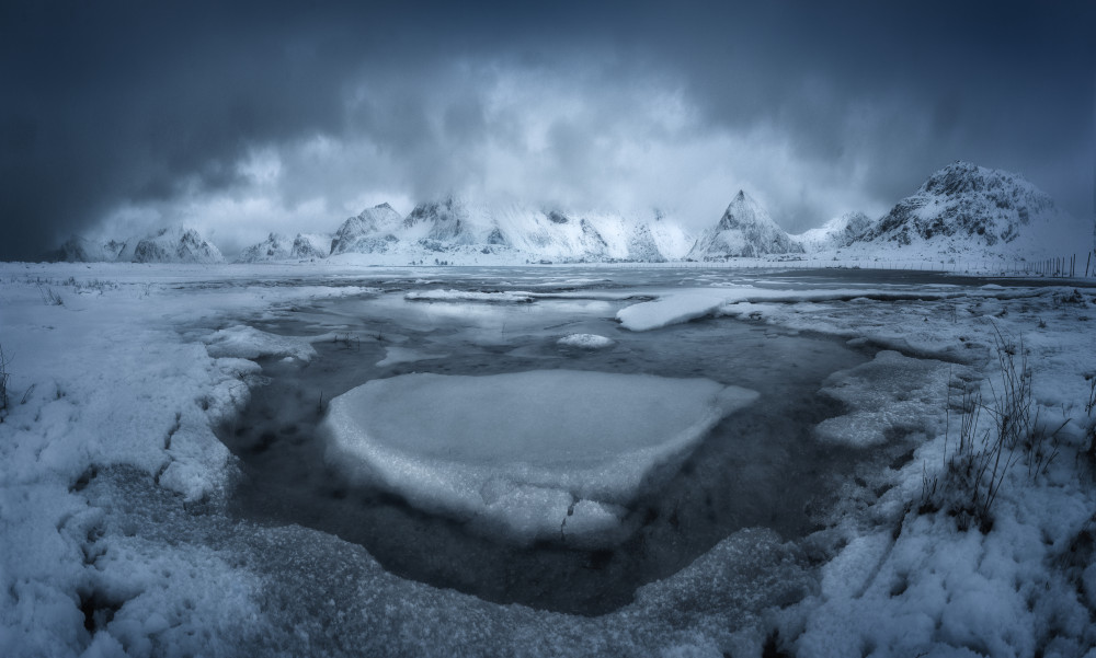 Ice mountains od Carlos Gonzalez
