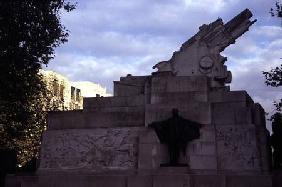 Side view of the Royal Artillery Memorial 1914-18
