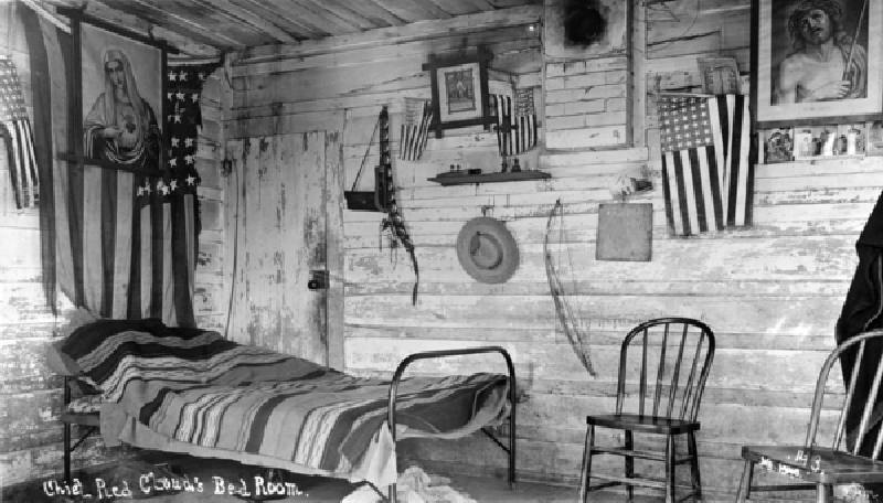 Interior of Red Clouds House, 1891 (b/w photo) od Clarence Grant Morledge