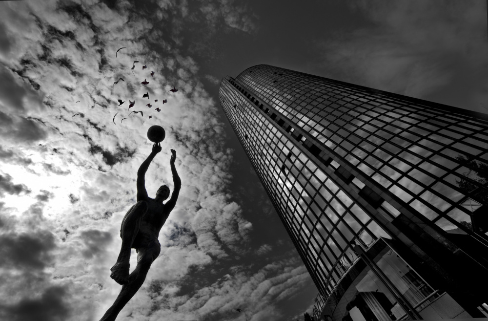 monument of a basketball player od Darija Šesto