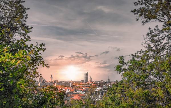 Blick über Leipzig mit Sonnenaufgang od Dennis Wetzel
