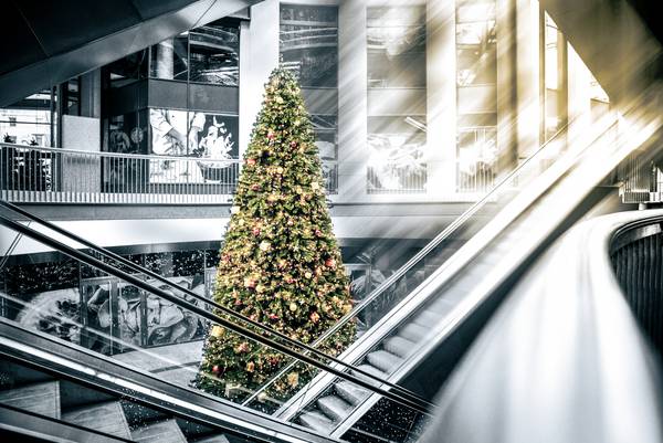 Rolltreppen mit Weihnachtsbaum Architektur.jpg (21043 KB)  od Dennis Wetzel