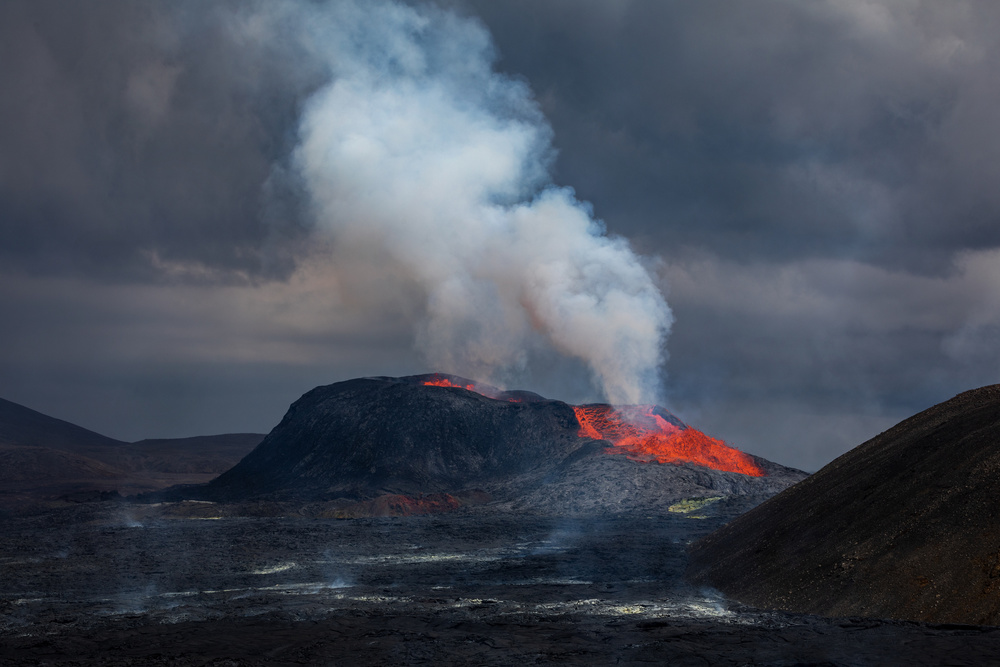 Geldingadalir Volcano in Iceland od Dennis Zhang