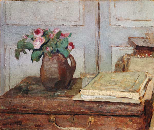 Quiet life with the painting suitcase of the artist and a vase with moss roses od Edouard Vuillard