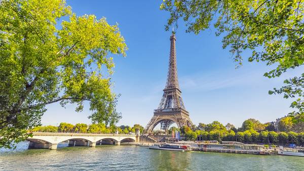 Eiffel Tower In Summer od emmanuel charlat