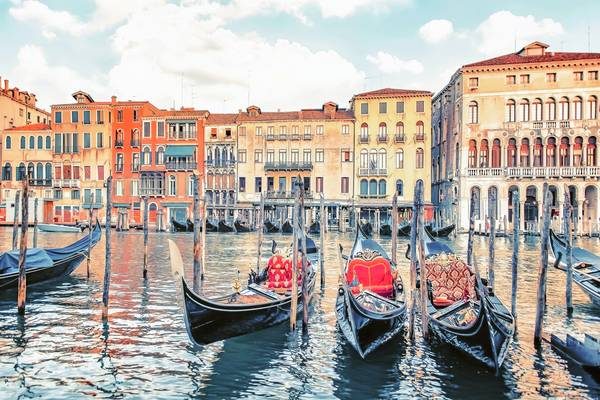 Gondolas in Venice od emmanuel charlat