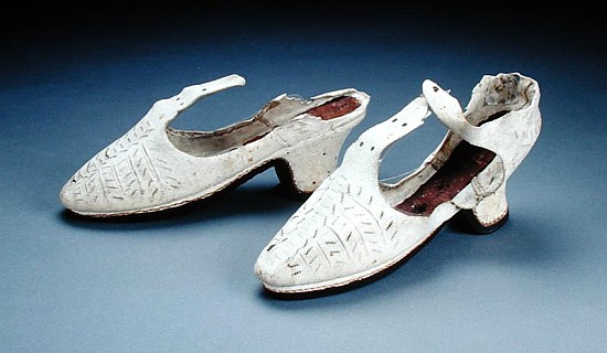 Pair of white shoes, c.1590s (suede) od English School
