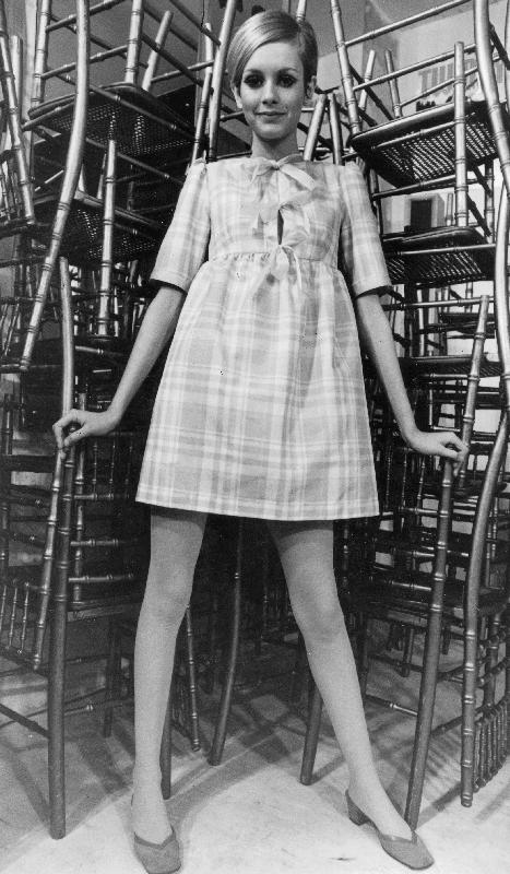 Twiggy wearing dolly dress with pink ribbons od English Photographer, (20th century)