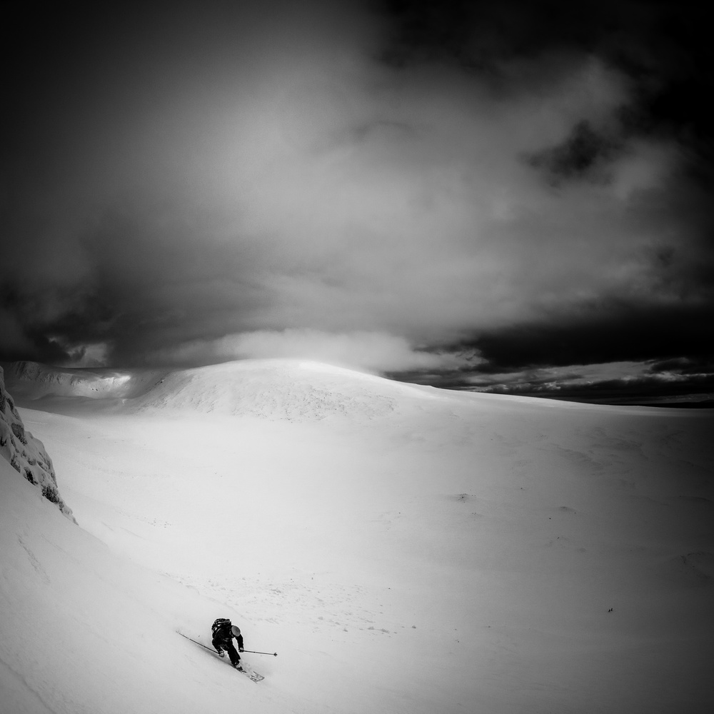 Happiness is first tracks in fresh snow od Eric Verbiest