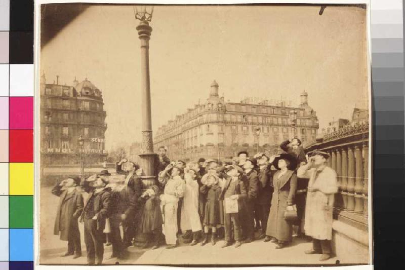 Die Sonnenfinsternis auf der Place de la Bastille od Eugene Atget