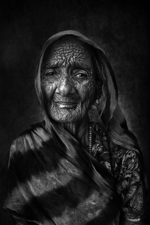 Grandma od Fadhel Almutaghawi
